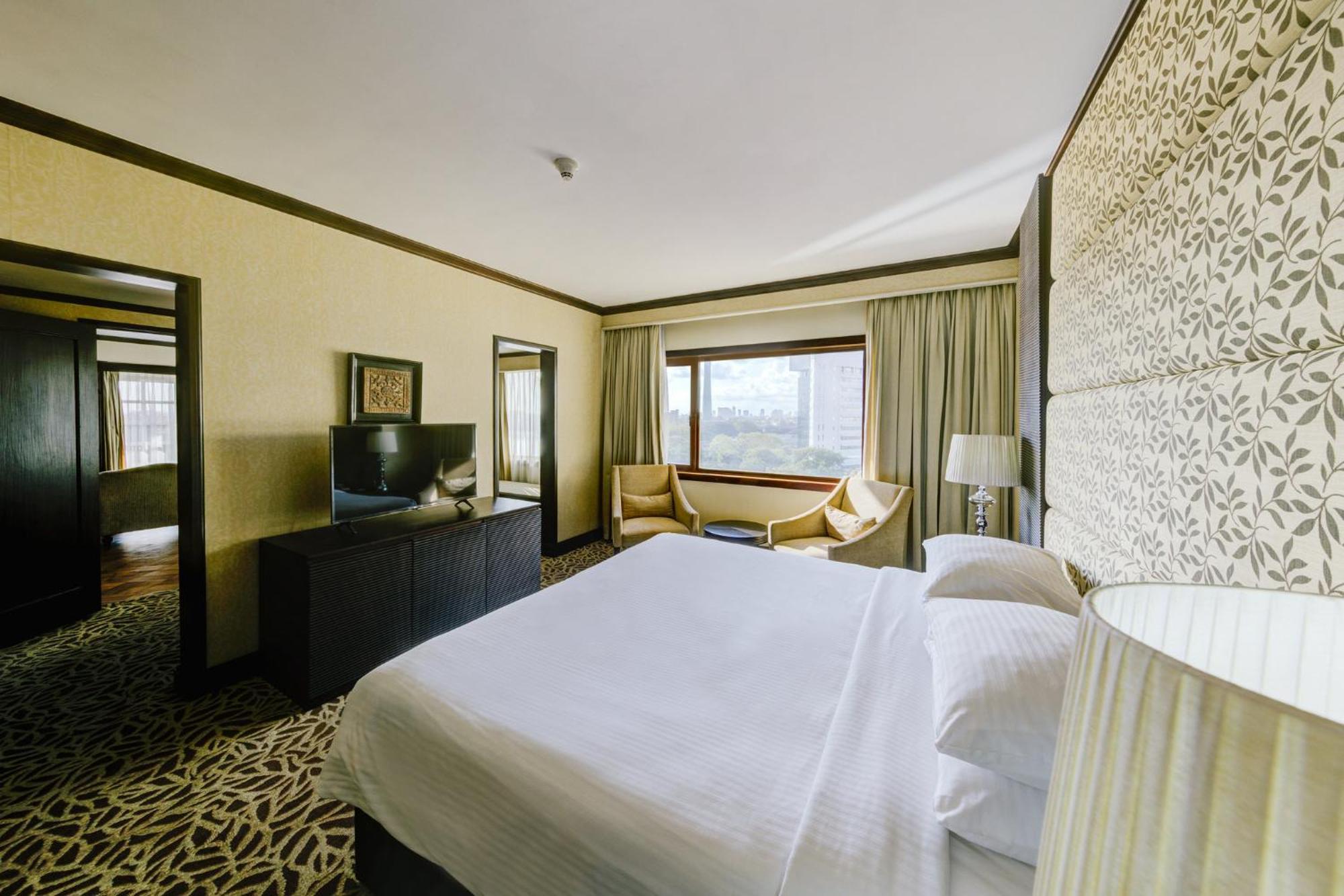 Cinnamon Lakeside Hotel 5*